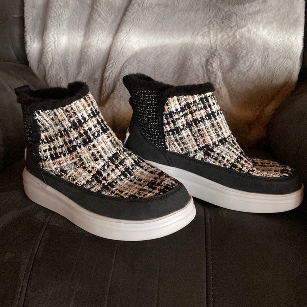 Hey Dudes Boucle Mel Boots Size Womens 9!